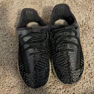 Like new kids Yeezys